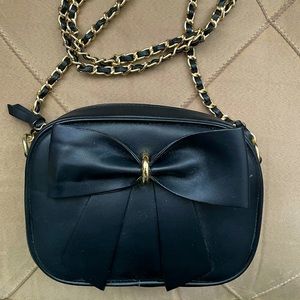 Black bow faux leather bag with crossbody chain